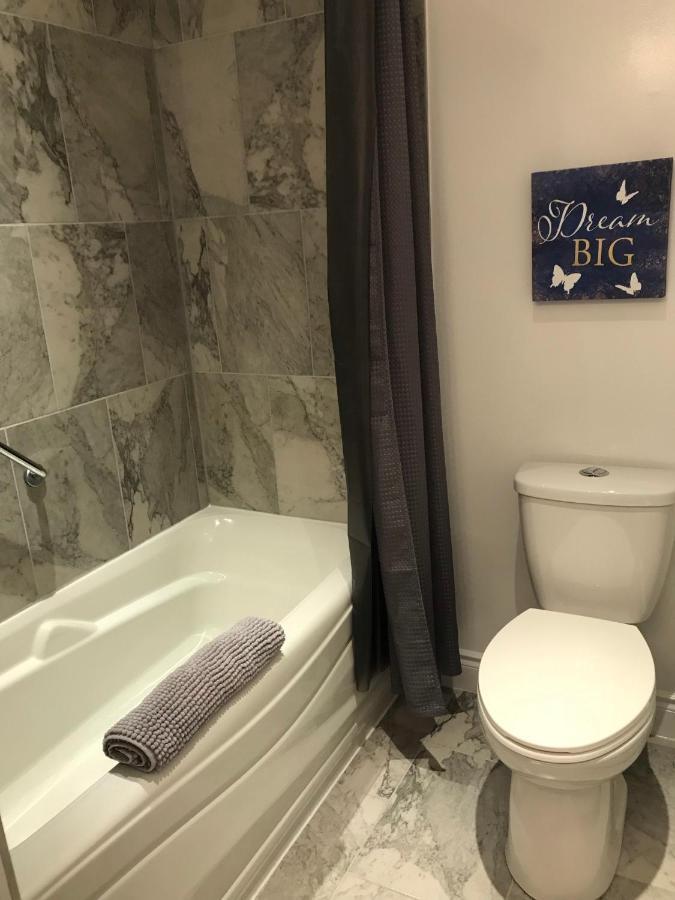 Ottawa Downtown Executive Apartment Retreat With Private Balcony Near Bank Street - Sleep Max 2 Exterior foto